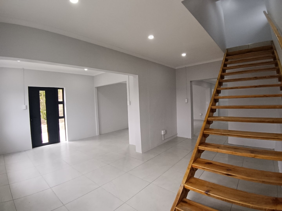 5 Bedroom Property for Sale in Fraaiuitsig Western Cape